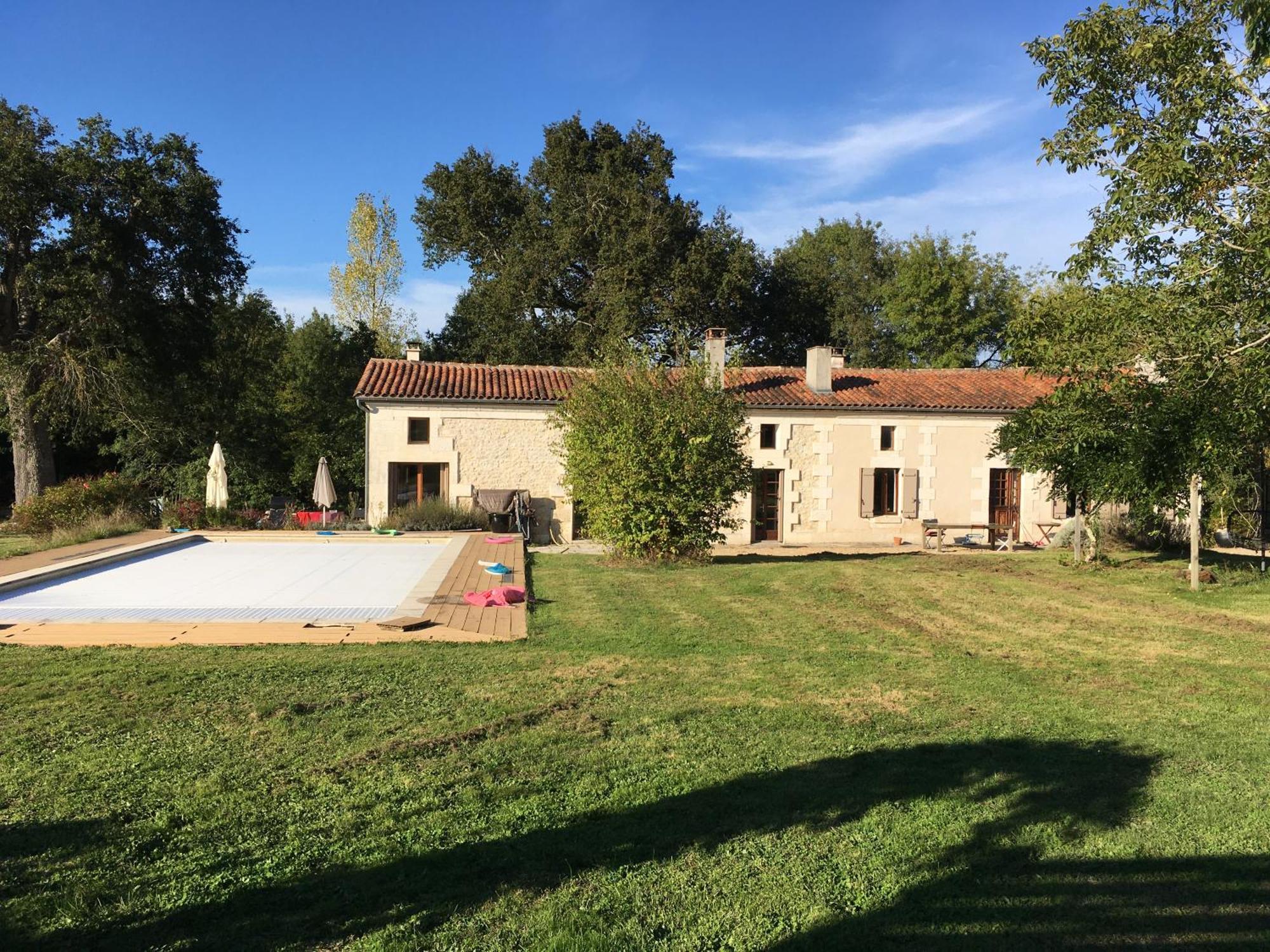 Maison Perigord Vert Piscine Et Spa La Roche-Chalais Exterior photo