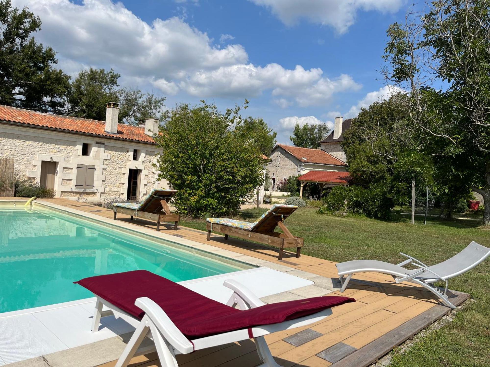 Maison Perigord Vert Piscine Et Spa La Roche-Chalais Exterior photo